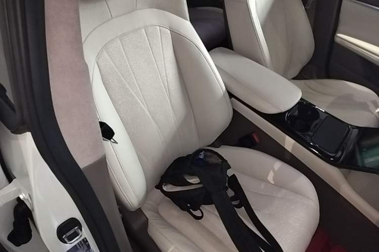 Used IM L7 2022 Pro Model Right Front Seat