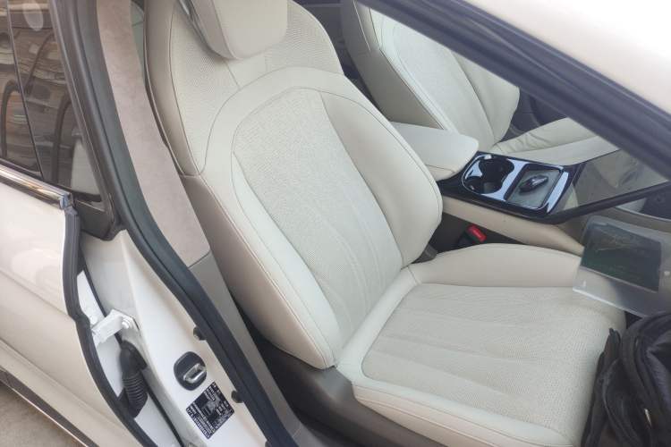 Used IM L7 2022 Dynamic Model Right Front Seat