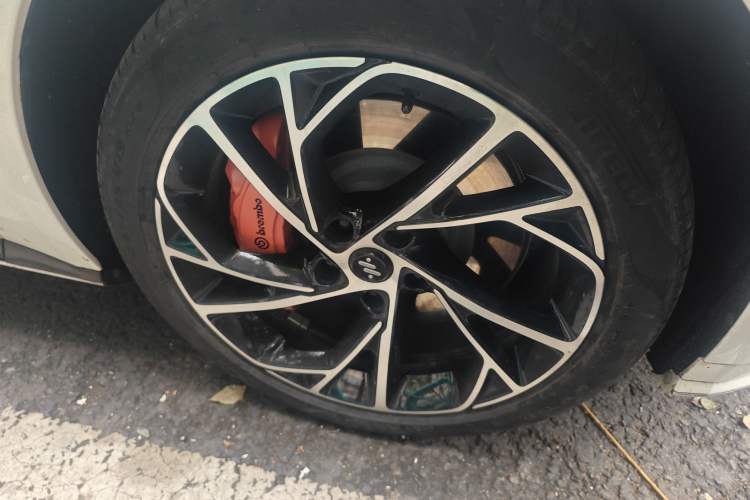Used IM L7 2022 Dynamic Model Right Front Wheel Hub