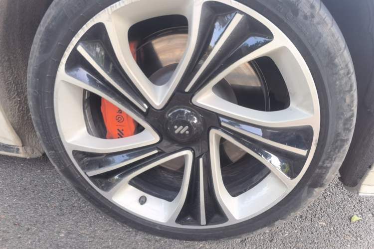 Used IM L7 2022 Pro Model Right Front Wheel Hub