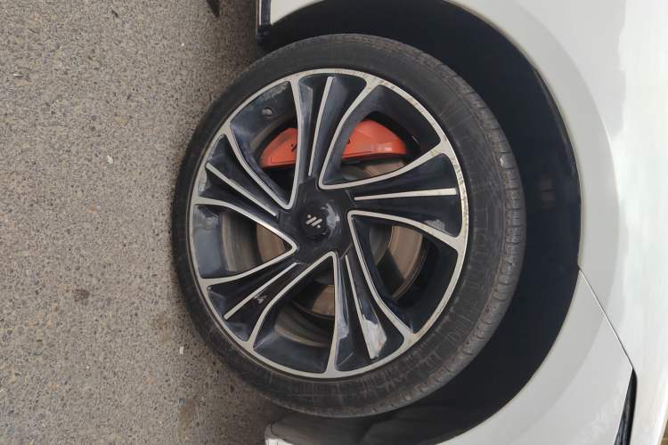 Used IM L7 2022 Angel Wheel Edition Right Front Wheel Hub