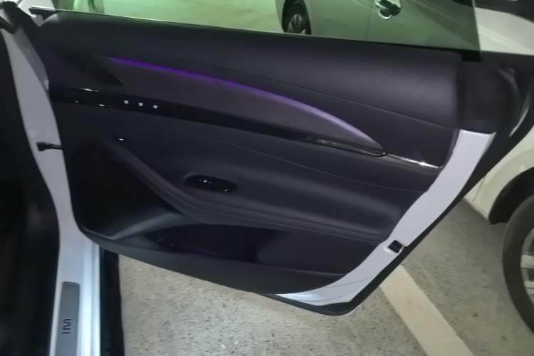 Used IM L7 2022 Pro Model Right Rear Door Interior