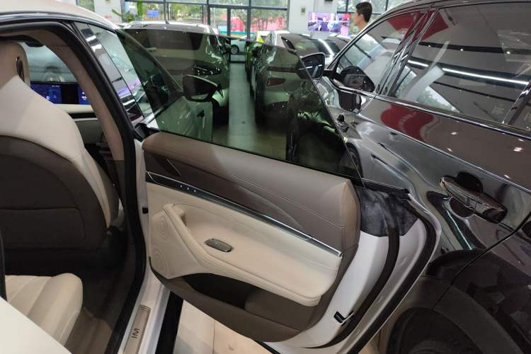 Used IM L7 2022 Pro Model Right Rear Door Interior