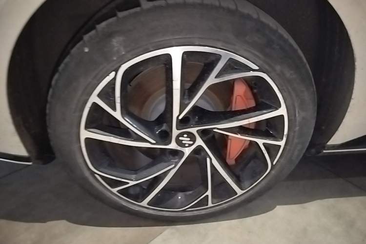 Used IM L7 2022 Dynamic Model Right Rear Wheel Hub