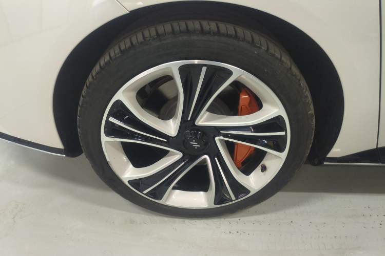 Used IM L7 2022 Pro Model Right Rear Wheel Hub