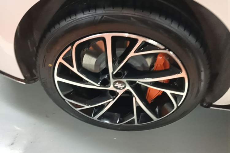 Used IM L7 2022 Dynamic Model Right Rear Wheel Hub