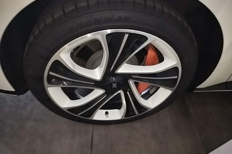 Used IM L7 2022 Pro Model Right Rear Wheel Hub