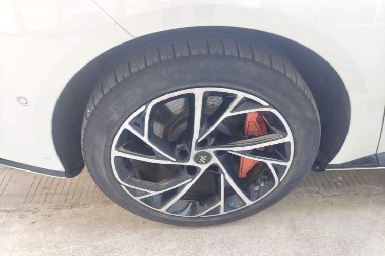 Used IM L7 2022 Dynamic Model Right Rear Wheel Hub