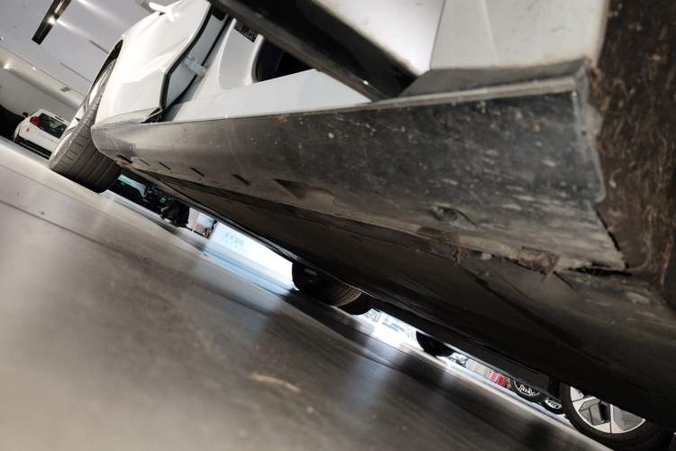 Used IM L7 2022 Pro Model Right Side Sill