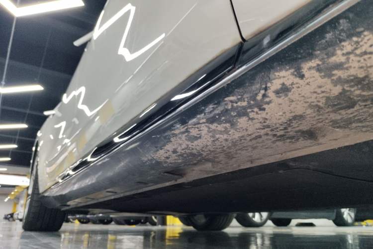 Used IM L7 2022 Pro Model Right Side Sill