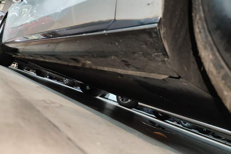 Used IM L7 2022 Pro Model Right Side Sill
