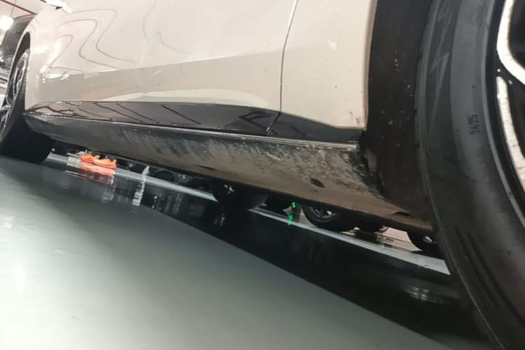 Used IM L7 2022 Dynamic Model Right Side Sill
