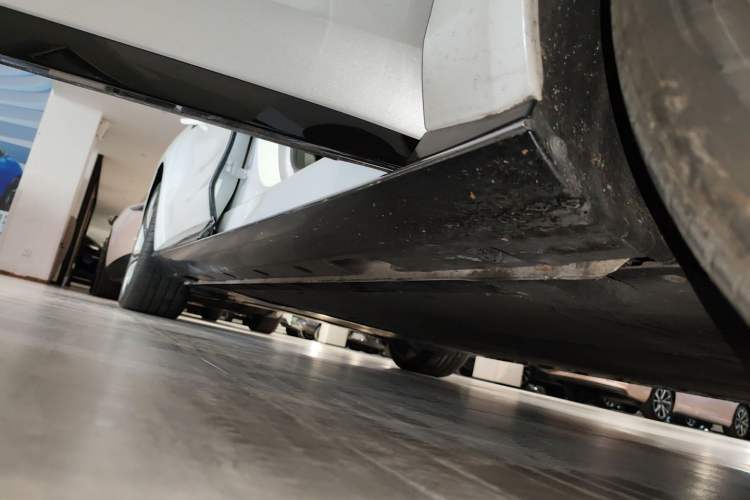 Used IM L7 2022 Pro Model Right Side Sill