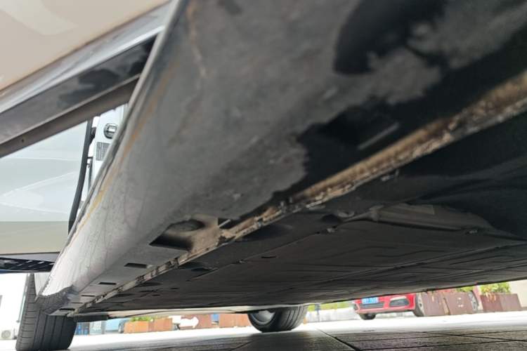 Used IM L7 2022 Dynamic Model Right Side Sill