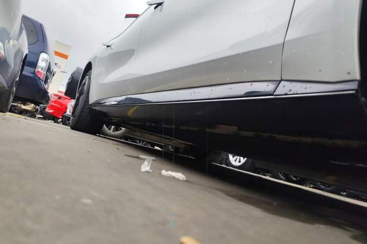 Used IM L7 2022 Dynamic Model Right Side Sill
