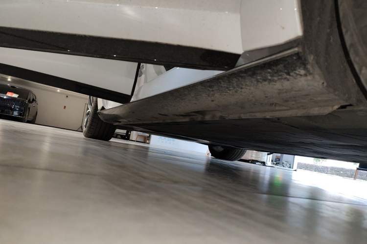 Used IM L7 2022 Dynamic Model Right Side Sill