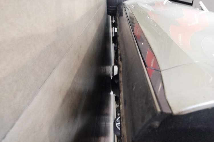 Used IM L7 2022 Pro Model Right Side Sill