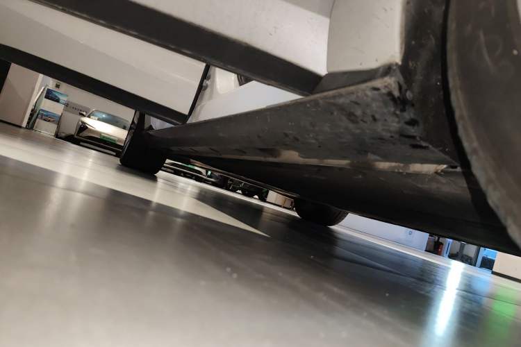 Used IM L7 2022 Pro Model Right Side Sill