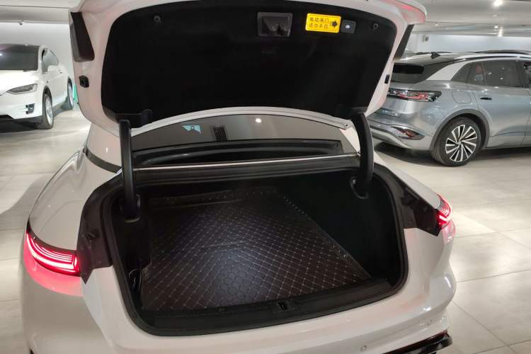Used IM L7 2022 Dynamic Model Trunk