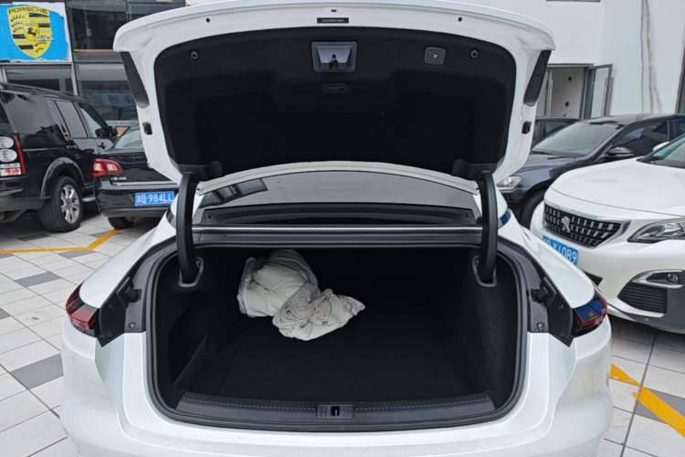 Used IM L7 2022 Dynamic Model Trunk
