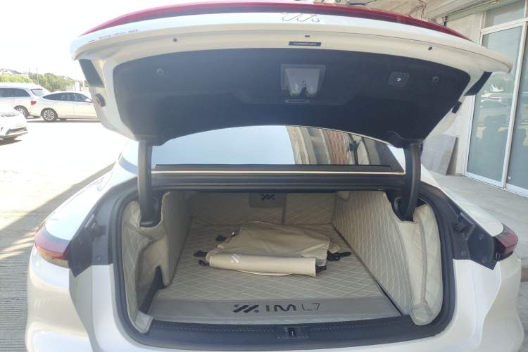 Used IM L7 2022 Dynamic Model Trunk
