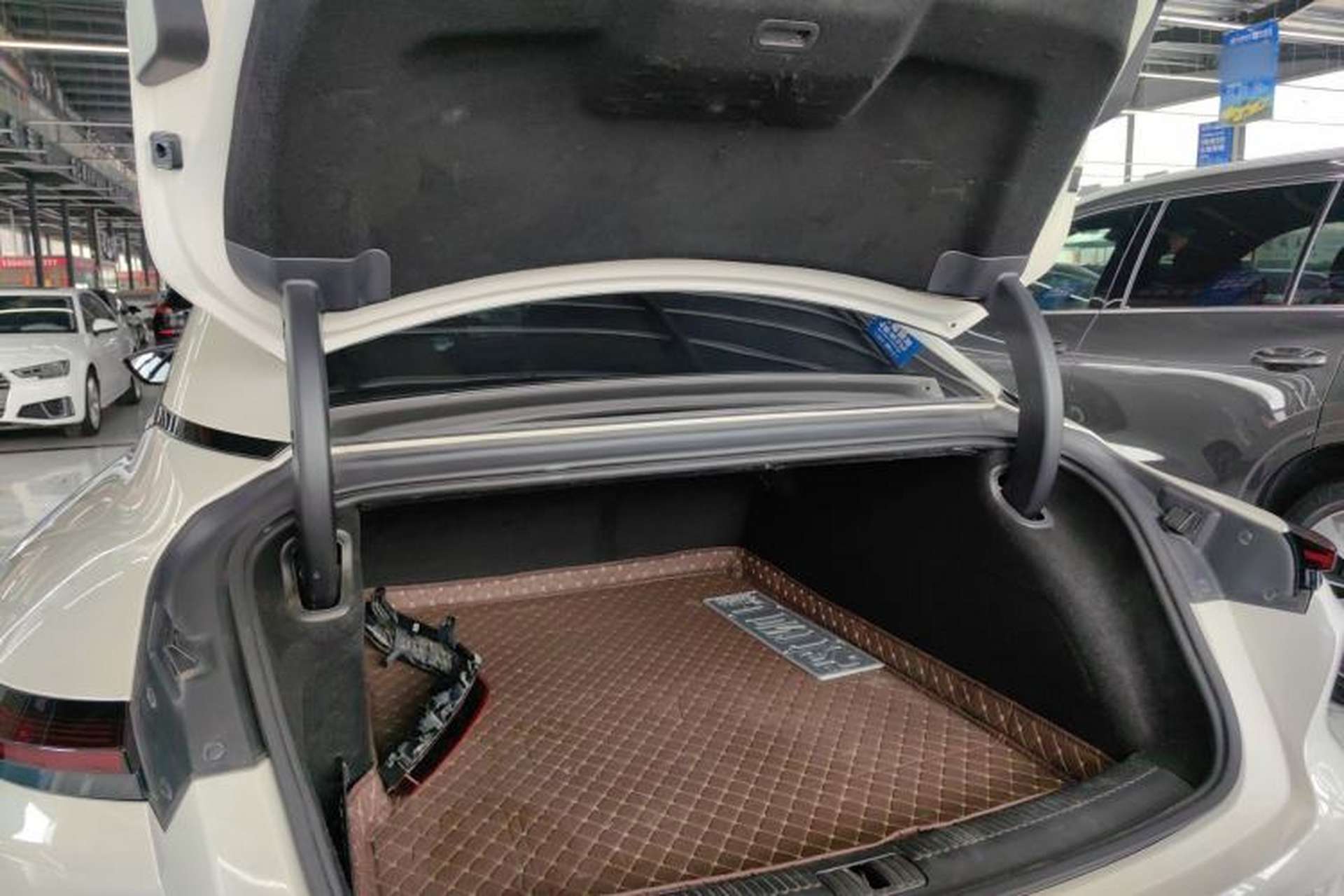 Used IM L7 2022 Dynamic Model Trunk