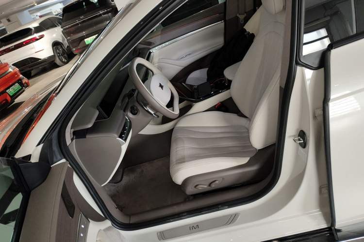 Used IM L7 2022 Pro Model Left Front Seat