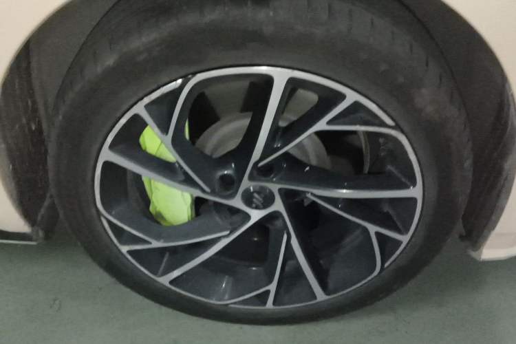 Used IM L7 2022 Dynamic Model Right Front Wheel Hub
