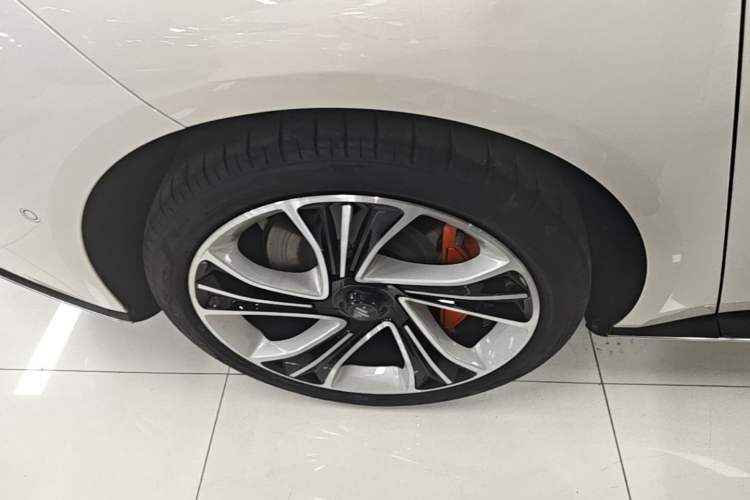 Used IM L7 2022 Angel Wheel Edition Right Rear Wheel Hub