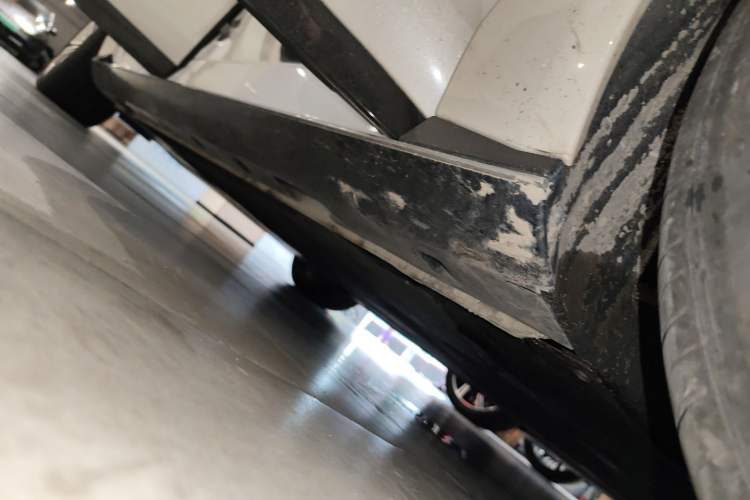 Used IM L7 2022 Pro Model Right Side Sill