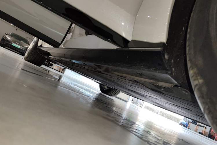 Used IM L7 2022 Pro Model Right Side Sill