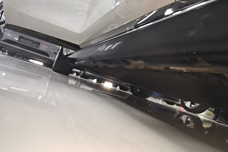 Used IM L7 2022 Angel Wheel Edition Right Side Sill