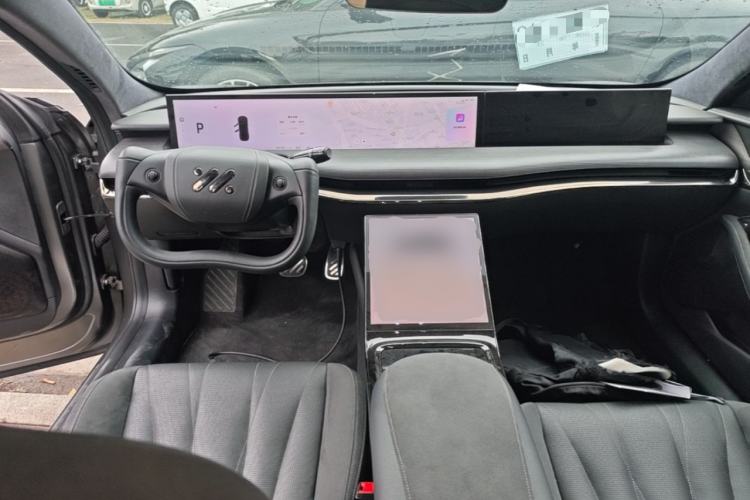 Used IM L7 2023 Elite Model Center Console