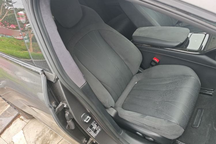 Used IM L7 2023 Elite Model Right Front Seat
