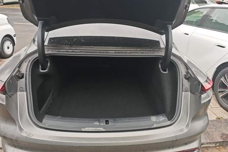 Used IM L7 2023 Elite Model Trunk