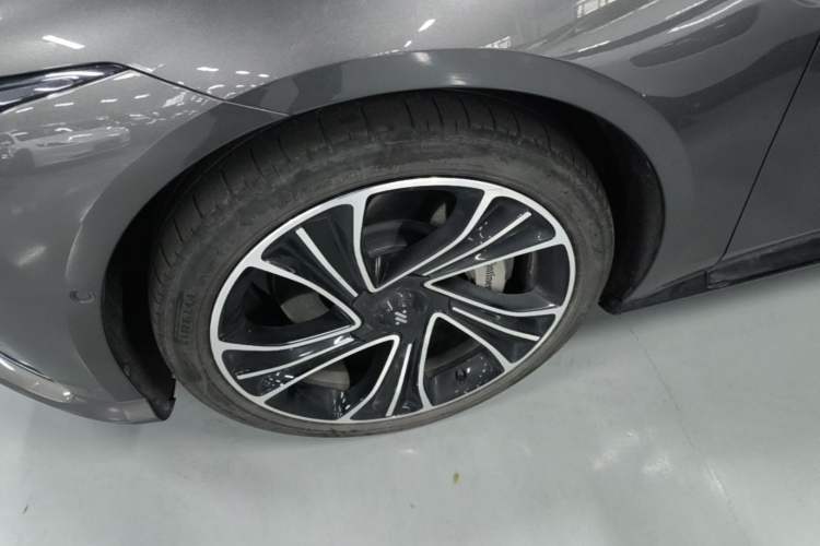 Used IM L7 2024 MAX Extended-Range Version Left Front Wheel Hub