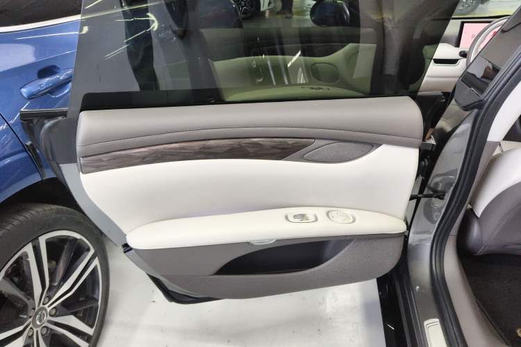 Used IM L7 2024 MAX Extended-Range Version Left Rear Door Interior