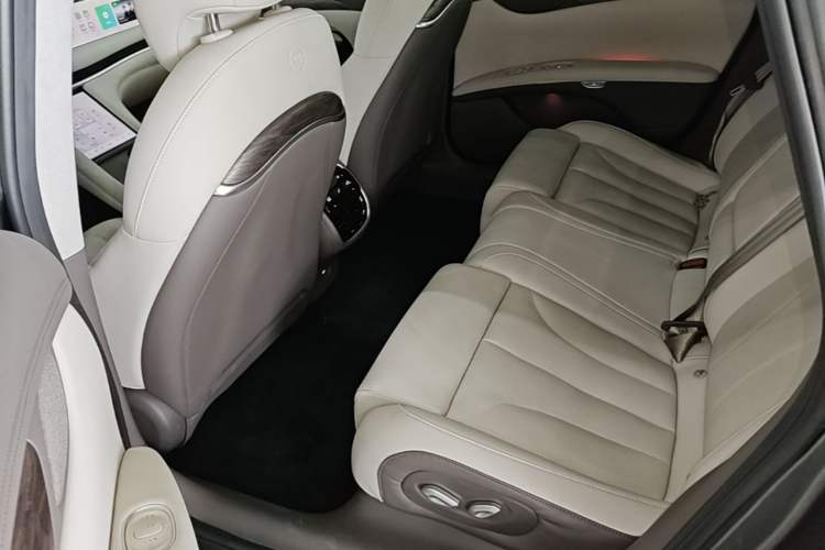 Used IM L7 2024 MAX Extended-Range Version Left Rear Seat