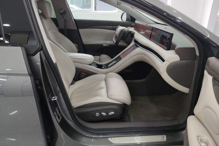 Used IM L7 2024 MAX Extended-Range Version Right Front Seat