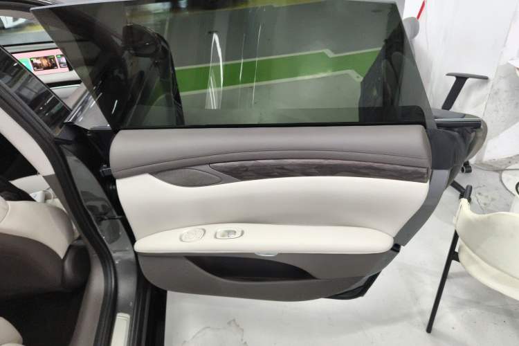 Used IM L7 2024 MAX Extended-Range Version Right Rear Door Interior