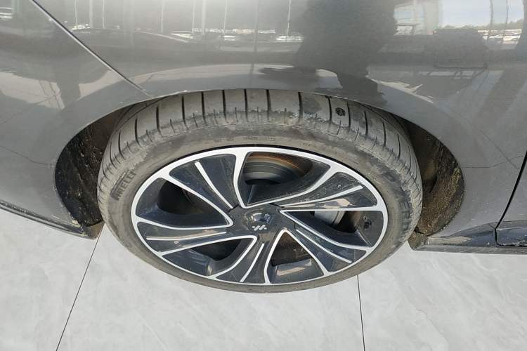 Used IM L7 2024 MAX Extended-Range Version Right Rear Wheel Hub