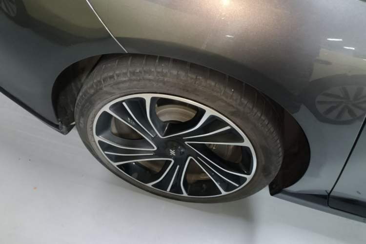 Used IM L7 2024 MAX Extended-Range Version Right Rear Wheel Hub
