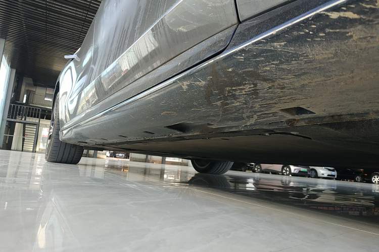 Used IM L7 2024 MAX Extended-Range Version Right Side Sill
