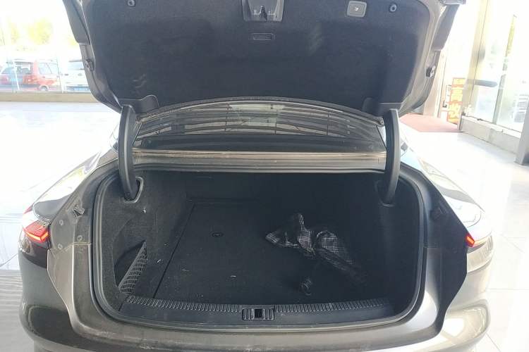 Used IM L7 2024 MAX Extended-Range Version Trunk