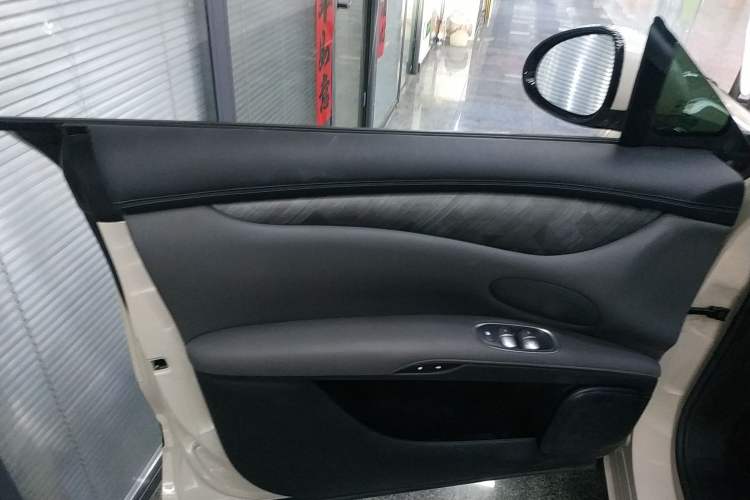 Used IM LS6 2023 Max Standard Edition Interior 7