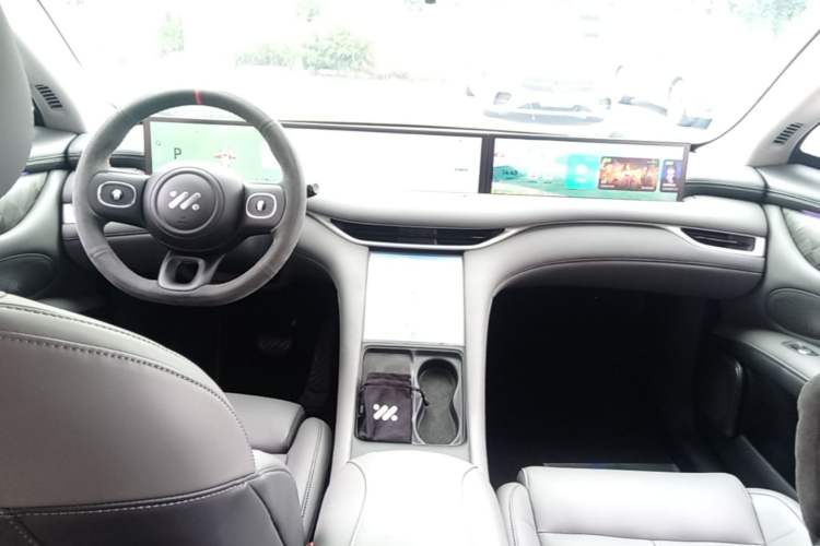 Used IM LS6 2023 Max Extended-Range Version Center Console