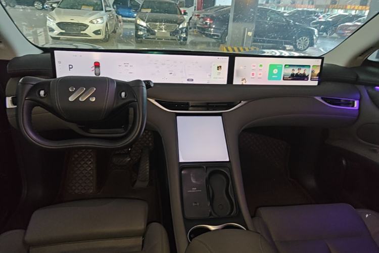 Used IM LS6 2023 Max Extended-Range Version Center Console
