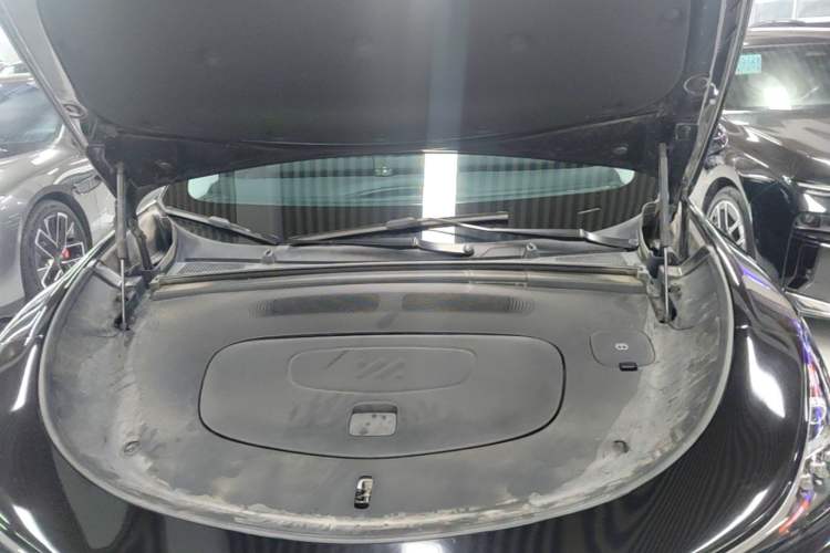 Used IM LS6 2023 Max Long-Range Version Engine Bay