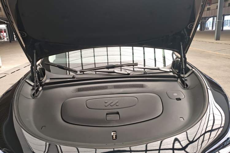 Used IM LS6 2023 Max Long-Range Version Engine Bay