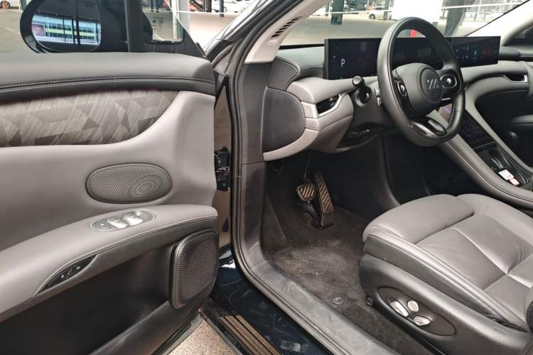 Used IM LS6 2023 Max Long-Range Version Interior 3